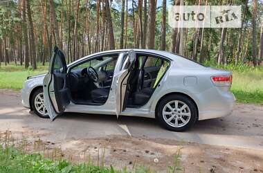 Седан Toyota Avensis 2012 в Чернигове