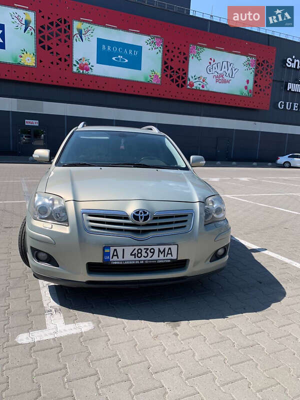 Универсал Toyota Avensis 2008 в Гайвороне