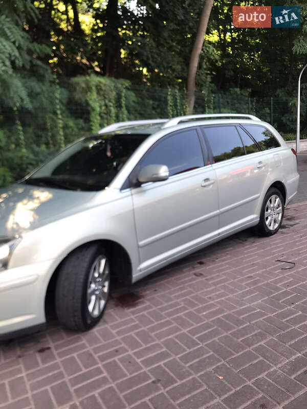 Универсал Toyota Avensis 2008 в Гайвороне