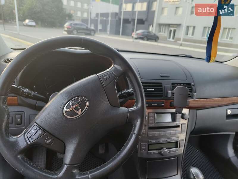 Седан Toyota Avensis 2008 в Днепре