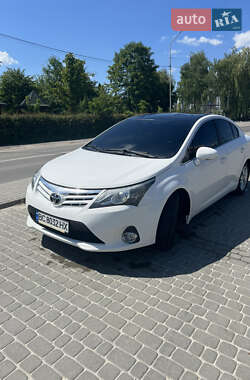 Седан Toyota Avensis 2012 в Львові