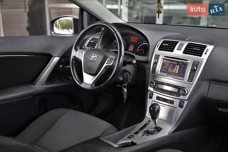 Седан Toyota Avensis 2012 в Харкові