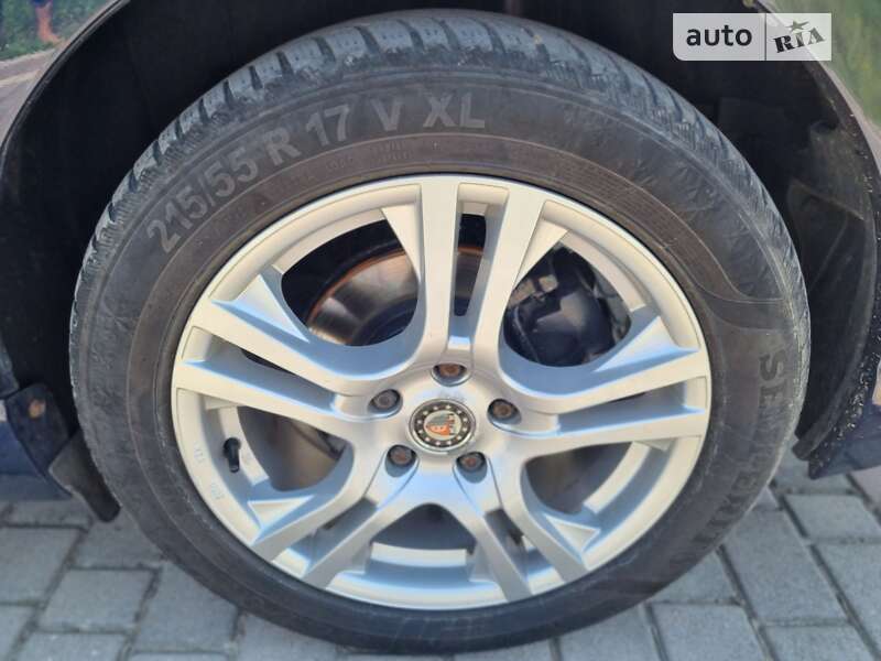 Универсал Toyota Avensis 2011 в Черновцах