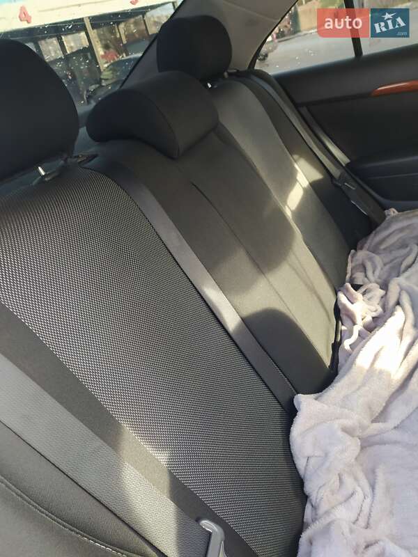 Седан Toyota Avensis 2007 в Львові