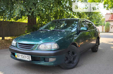 Лифтбек Toyota Avensis 1999 в Киеве