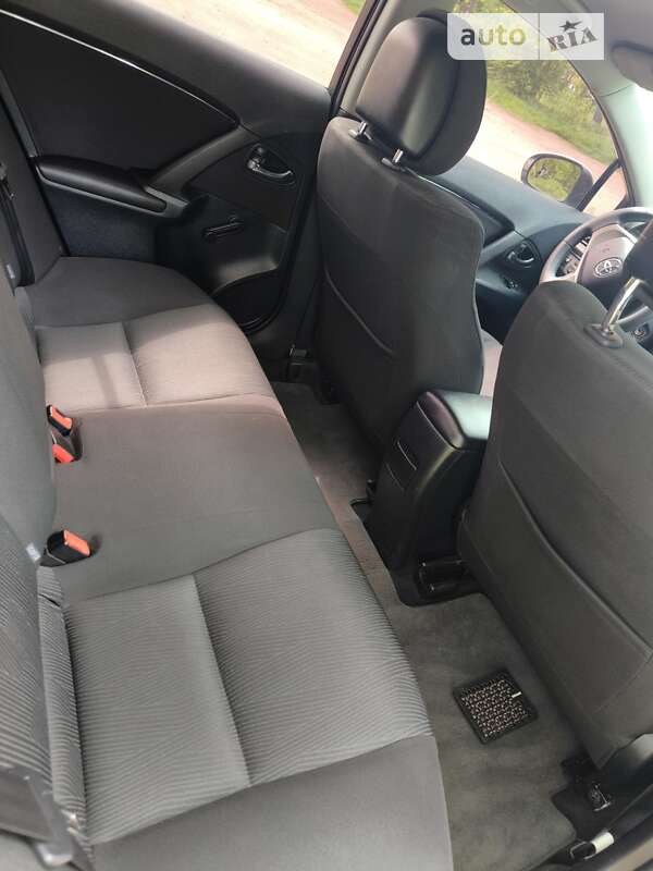 Седан Toyota Avensis 2010 в Кропивницком