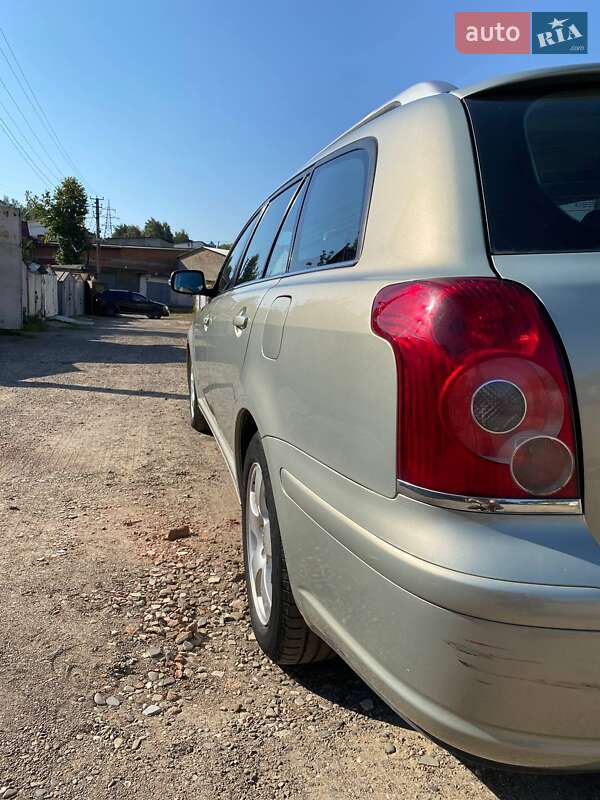 Універсал Toyota Avensis 2007 в Чернівцях