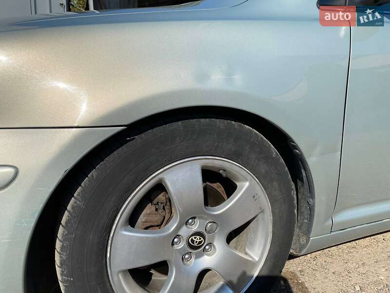 Універсал Toyota Avensis 2007 в Чернівцях