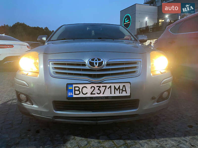 Седан Toyota Avensis 2007 в Львове