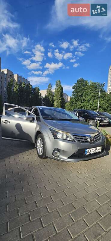 Toyota Avensis 2012