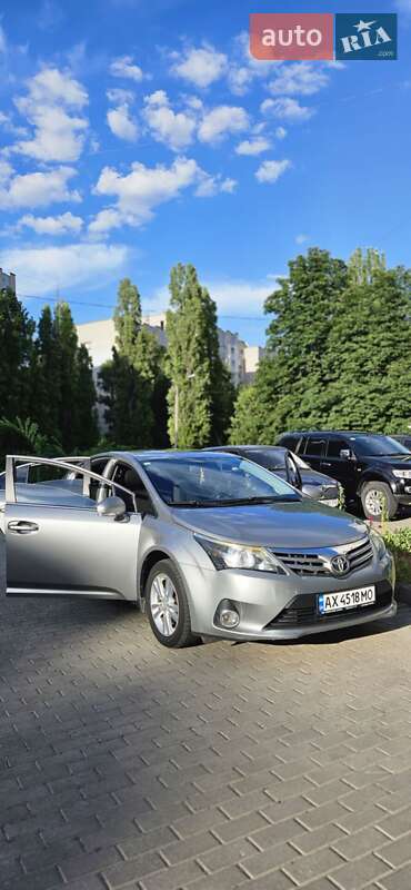Седан Toyota Avensis 2012 в Харкові