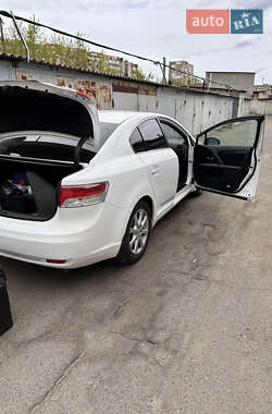 Седан Toyota Avensis 2011 в 