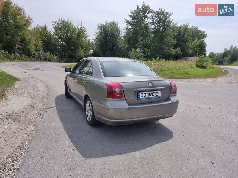 Седан Toyota Avensis 2006 в Кременці