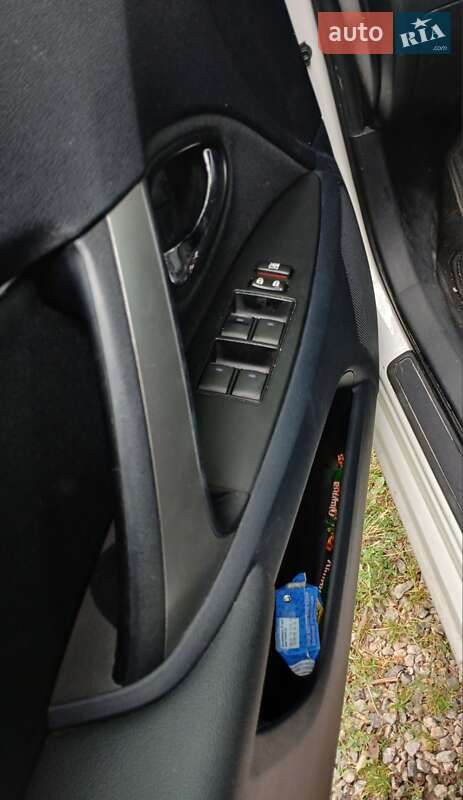 Універсал Toyota Avensis 2012 в Умані фото 4 Універсал Toyota Avensis 2012 в Умані