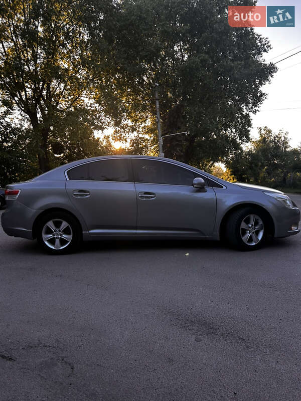 Седан Toyota Avensis 2011 в Василькове