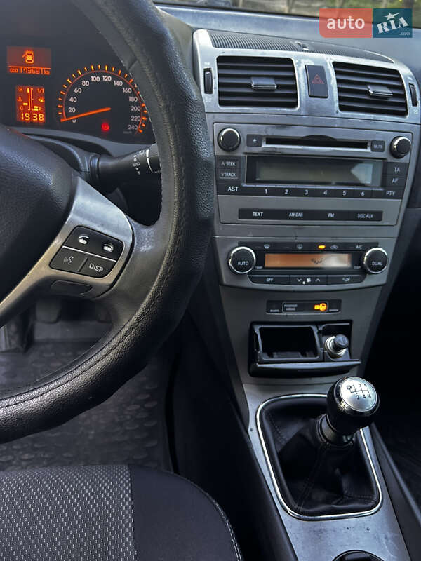 Седан Toyota Avensis 2011 в Василькове