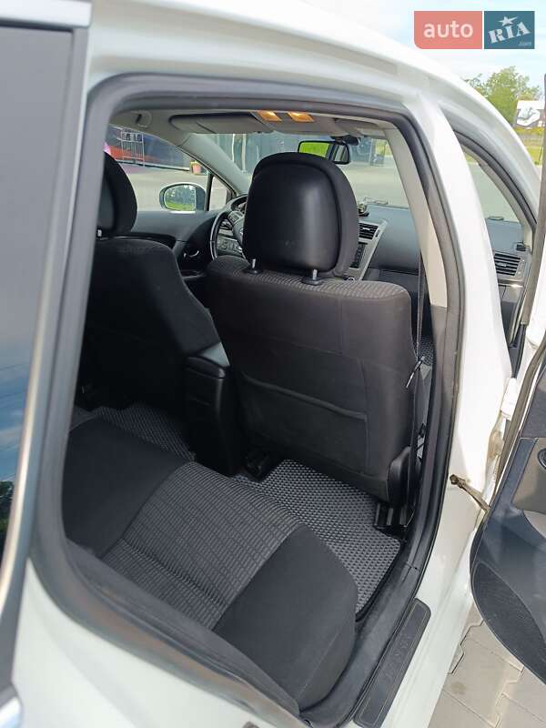 Универсал Toyota Avensis 2011 в Виноградове