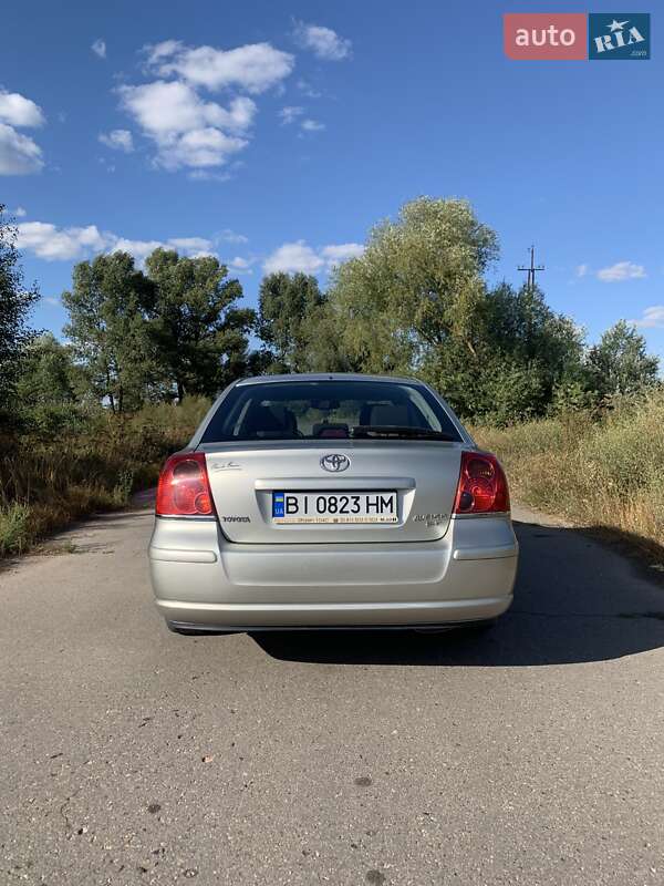 Лифтбек Toyota Avensis 2004 в Полтаве