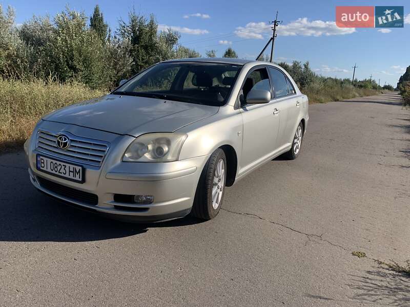Лифтбек Toyota Avensis 2004 в Полтаве
