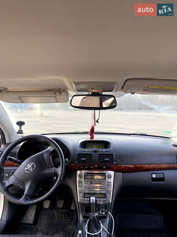 Универсал Toyota Avensis 2004 в Кицмани