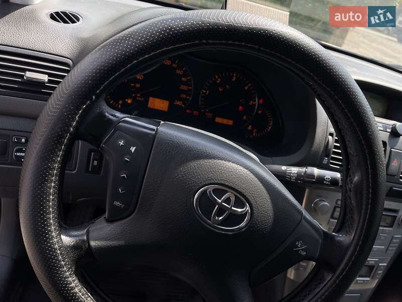 Седан Toyota Avensis 2003 в Житомирі