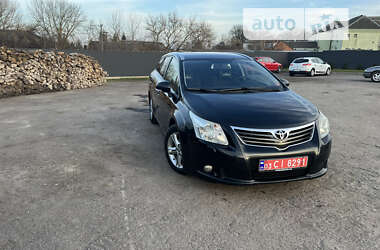 Универсал Toyota Avensis 2010 в Демидовке