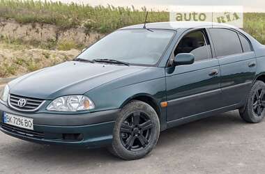 Седан Toyota Avensis 1998 в Рівному