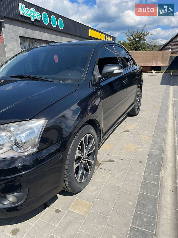 Седан Toyota Avensis 2008 в Лазещине