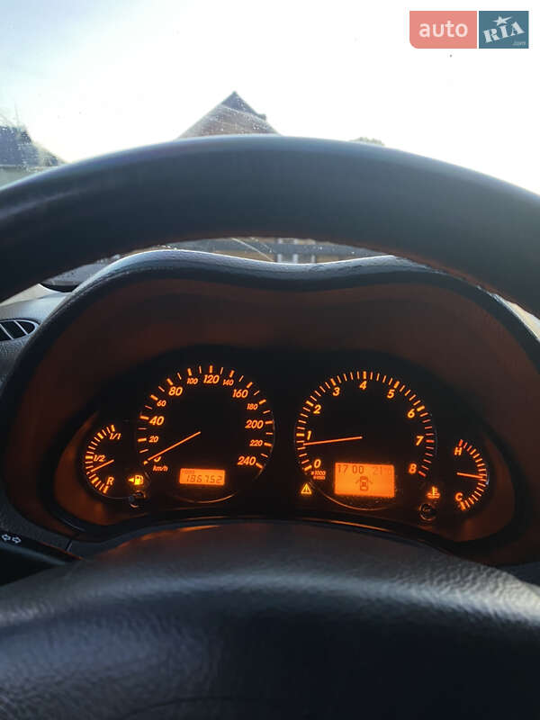 Седан Toyota Avensis 2008 в Лазещине