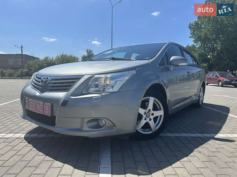 Универсал Toyota Avensis 2010 в Нововолынске