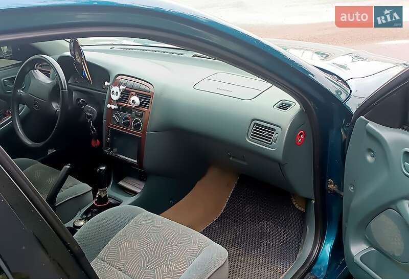 Лифтбек Toyota Avensis 1999 в Измаиле