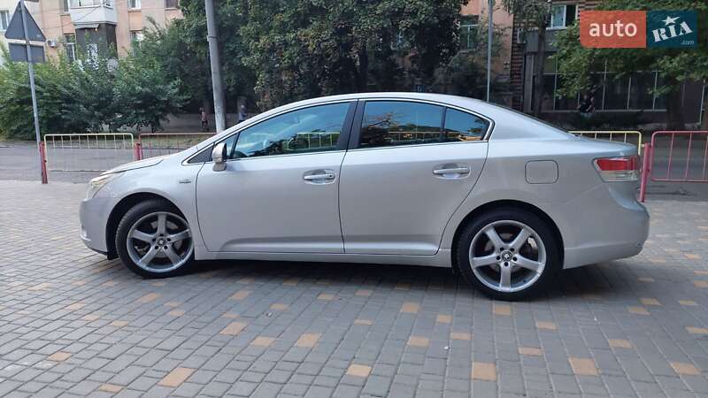Седан Toyota Avensis 2009 в Одесі