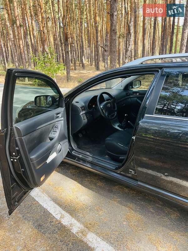 Универсал Toyota Avensis 2007 в Полтаве