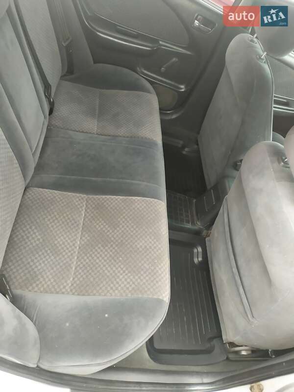 Седан Toyota Avensis 2001 в Немирові