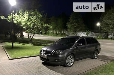 Универсал Toyota Avensis 2007 в Новояворовске