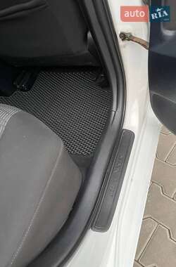Універсал Toyota Avensis 2011 в 