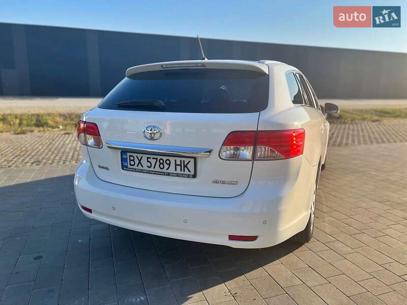 Универсал Toyota Avensis 2012 в Хмельницком