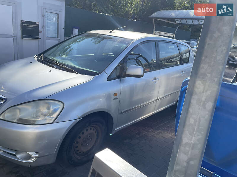 Універсал Toyota Avensis 2001 в Києві