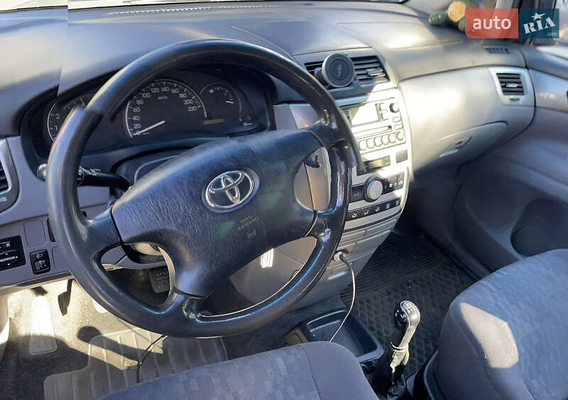 Універсал Toyota Avensis 2001 в Києві