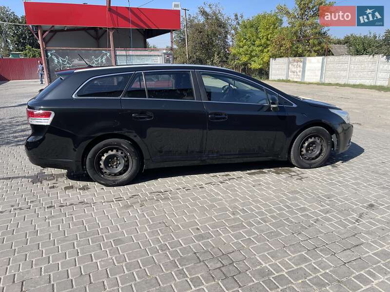 Універсал Toyota Avensis 2011 в Кам'янці-Бузькій