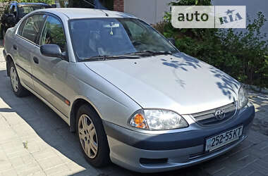 Седан Toyota Avensis 2003 в Києві