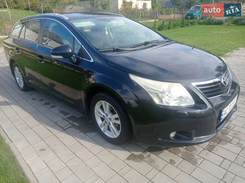Универсал Toyota Avensis 2010 в Горохове
