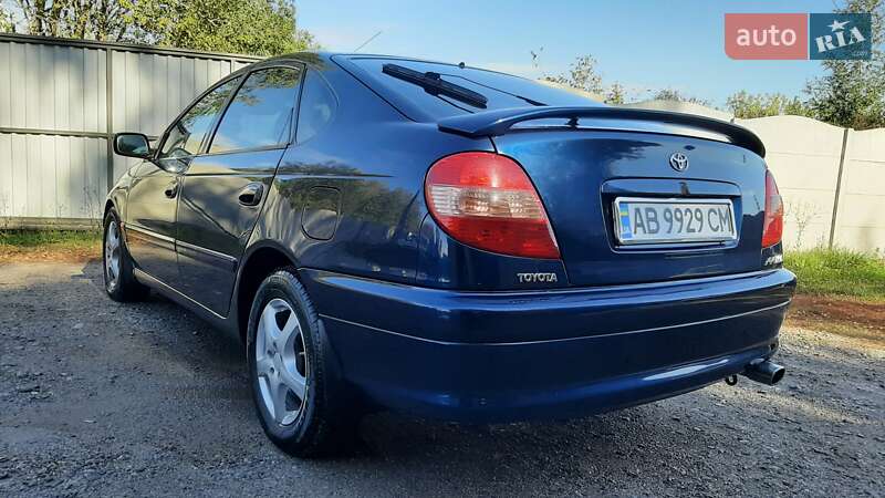 Ліфтбек Toyota Avensis 1999 в Бару