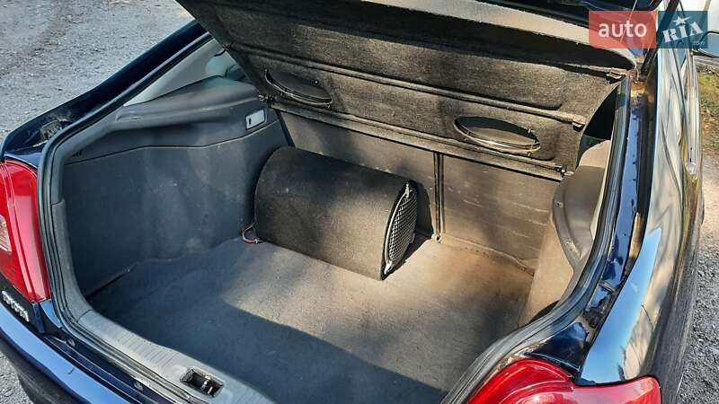 Ліфтбек Toyota Avensis 1999 в Бару