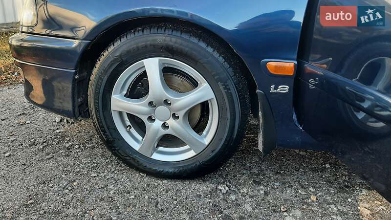 Ліфтбек Toyota Avensis 1999 в Бару