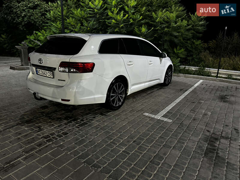 Универсал Toyota Avensis 2013 в Луцке