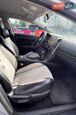 Универсал Toyota Avensis 2010 в Тернополе