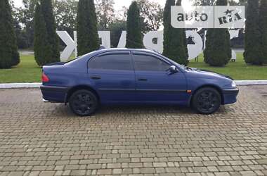 Седан Toyota Avensis 1999 в Одесі