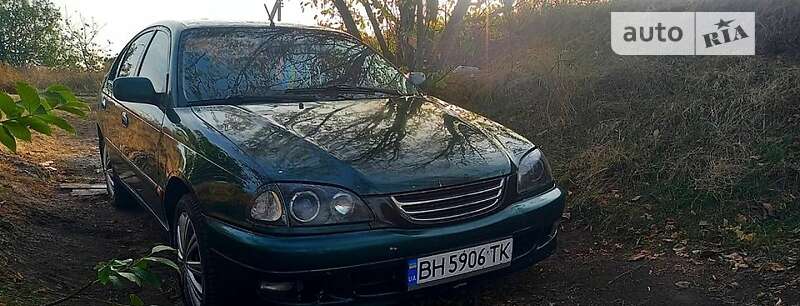 Седан Toyota Avensis 1998 в Песчанке