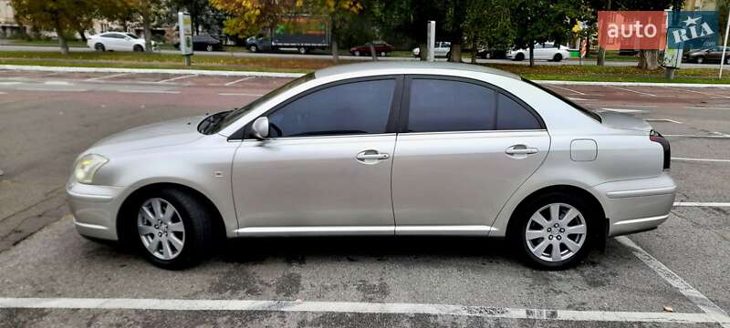 Седан Toyota Avensis 2004 в Броварах
